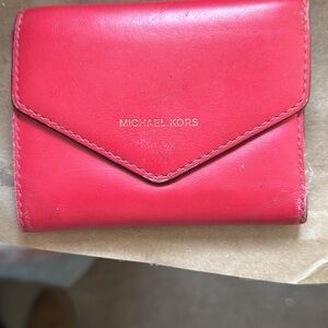 MK purse n wallet!!!! PLEASE READ EVERYTHING THANK YOU 🙏 IN ADVANCE